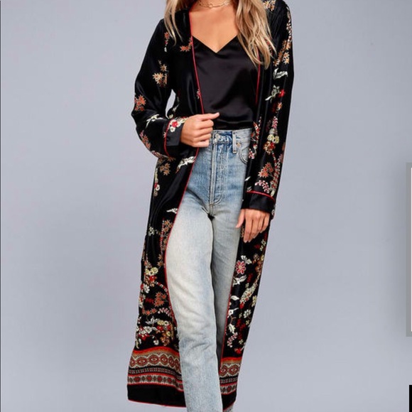 Lulu’s Black Print Satin Kimono - Picture 2 of 8